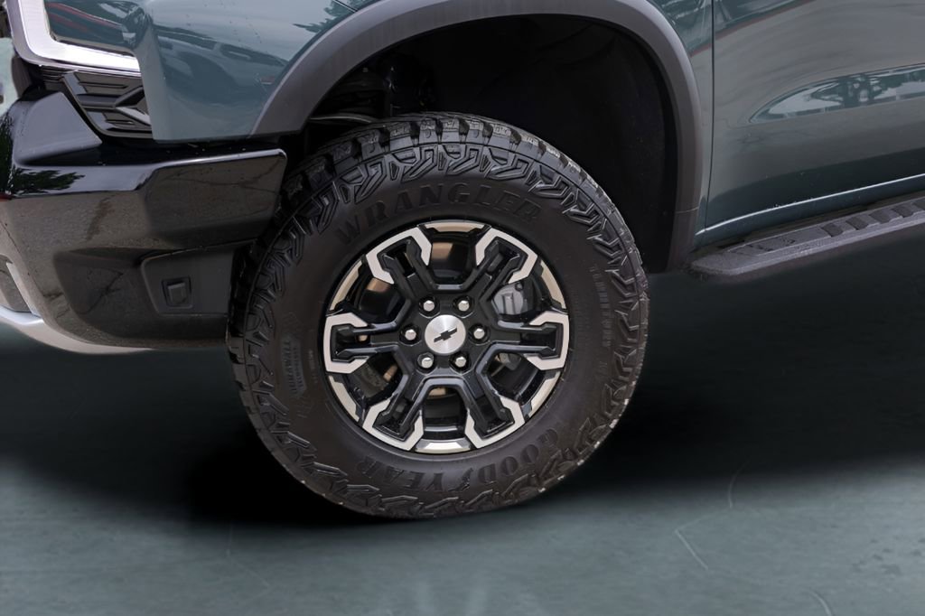 Used 2026 Chevrolet Silverado 1500 ZR2 AWD/4WD image 4