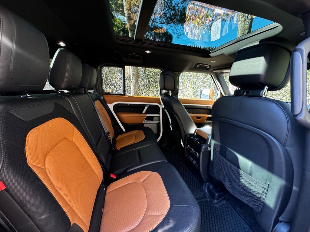 Used 2023 Land Rover Defender 130 X-Dynamic SE image 24