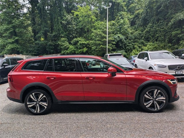 Certified 2024 Volvo V60 B5 Cross Country Plus image 8
