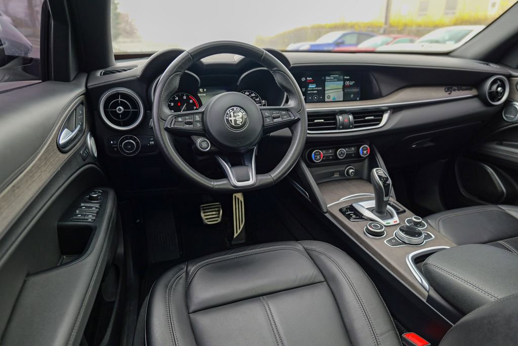 Used 2022 Alfa Romeo Stelvio Ti image 42