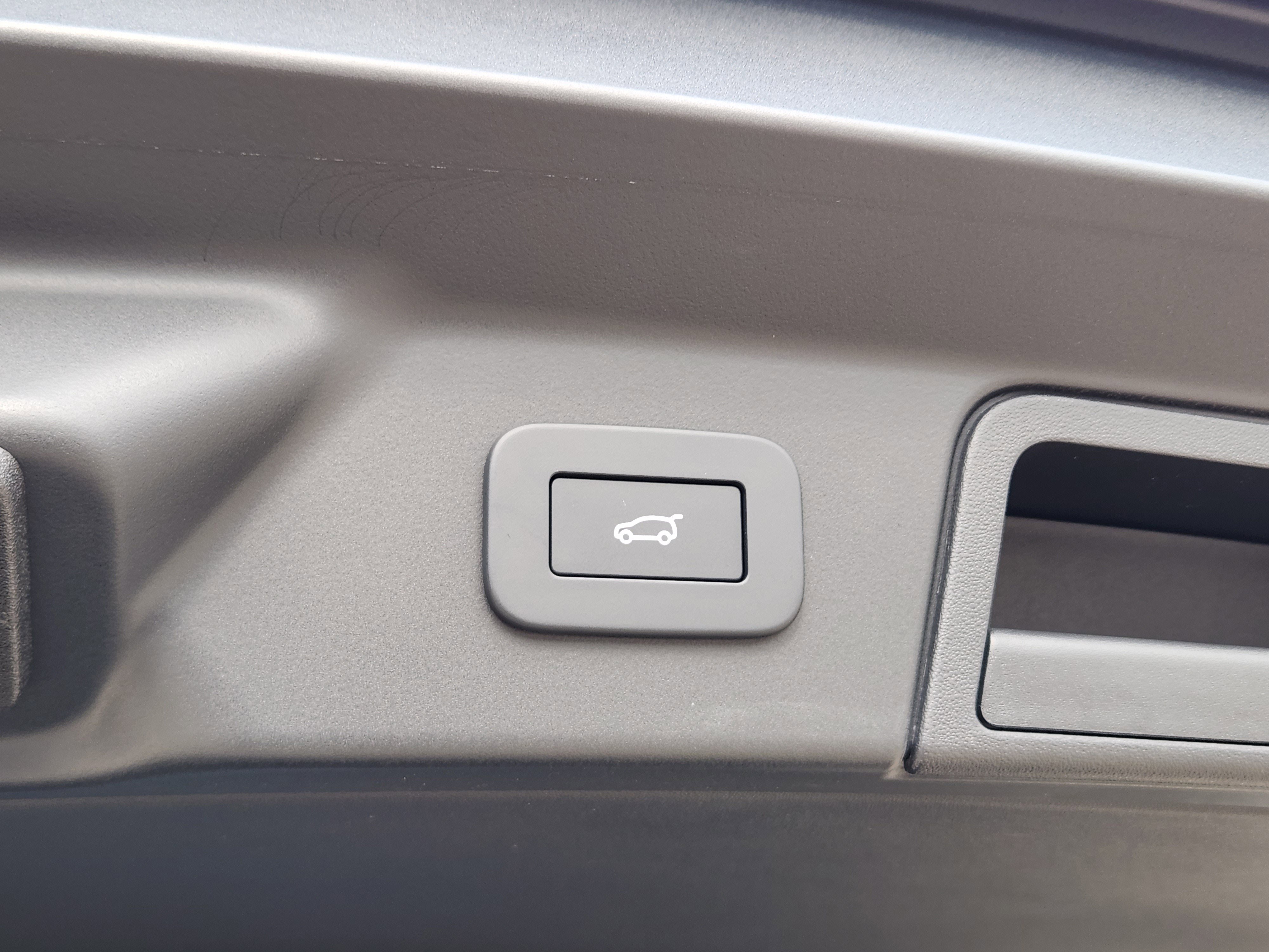 New 2026 Land Rover Range Rover Velar Dynamic SE image 33