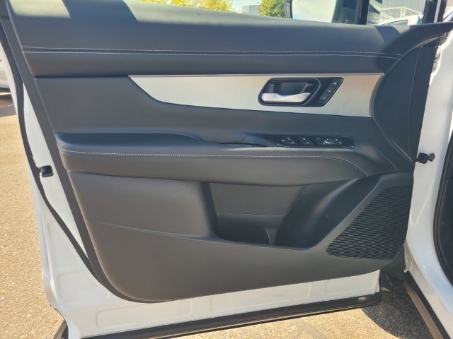 Certified 2025 Nissan Murano SL w/ Cargo Package AWD/4WD image 18