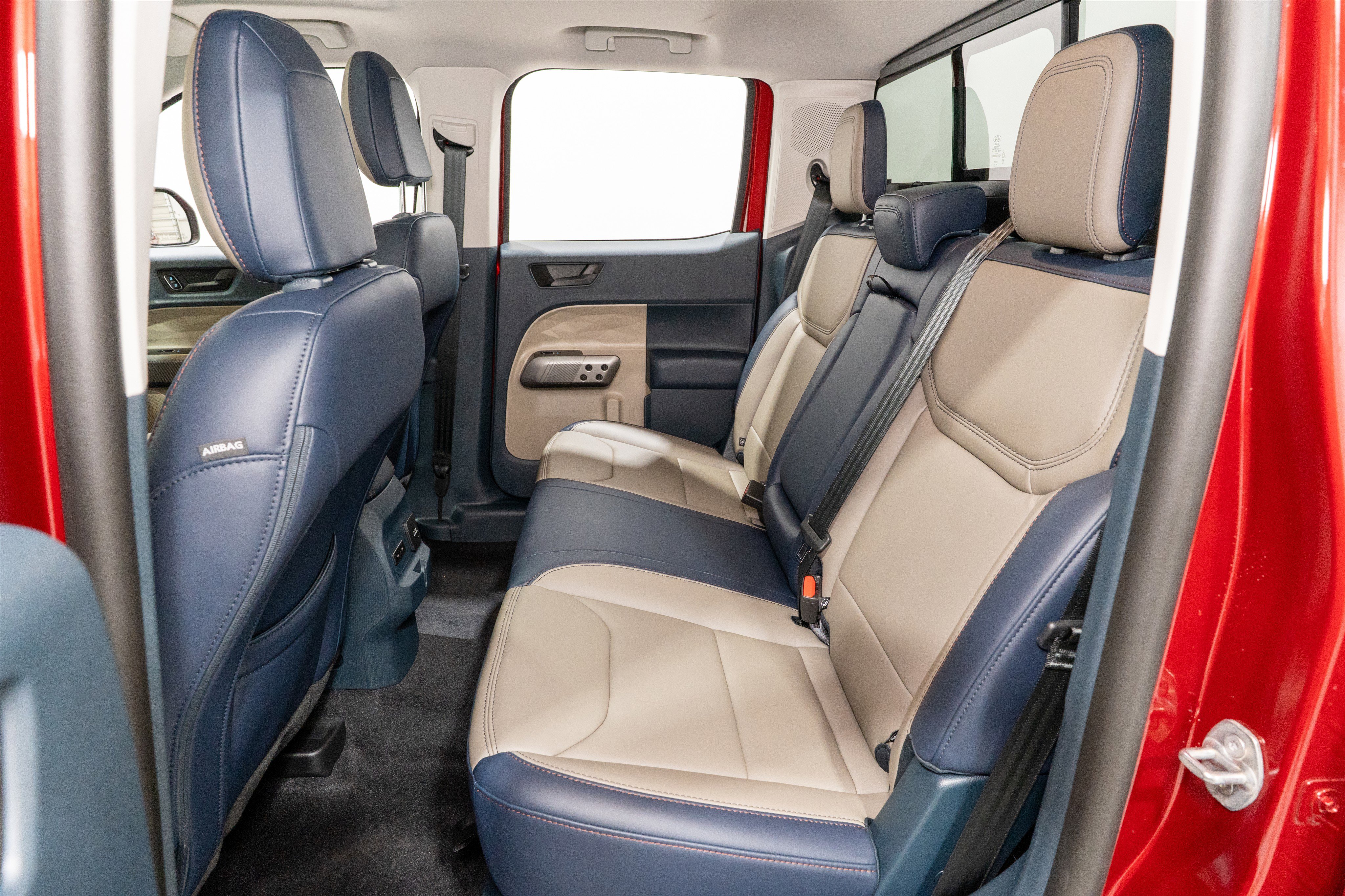 Used 2025 Ford Maverick Lariat w/ 4K Tow Package image 36