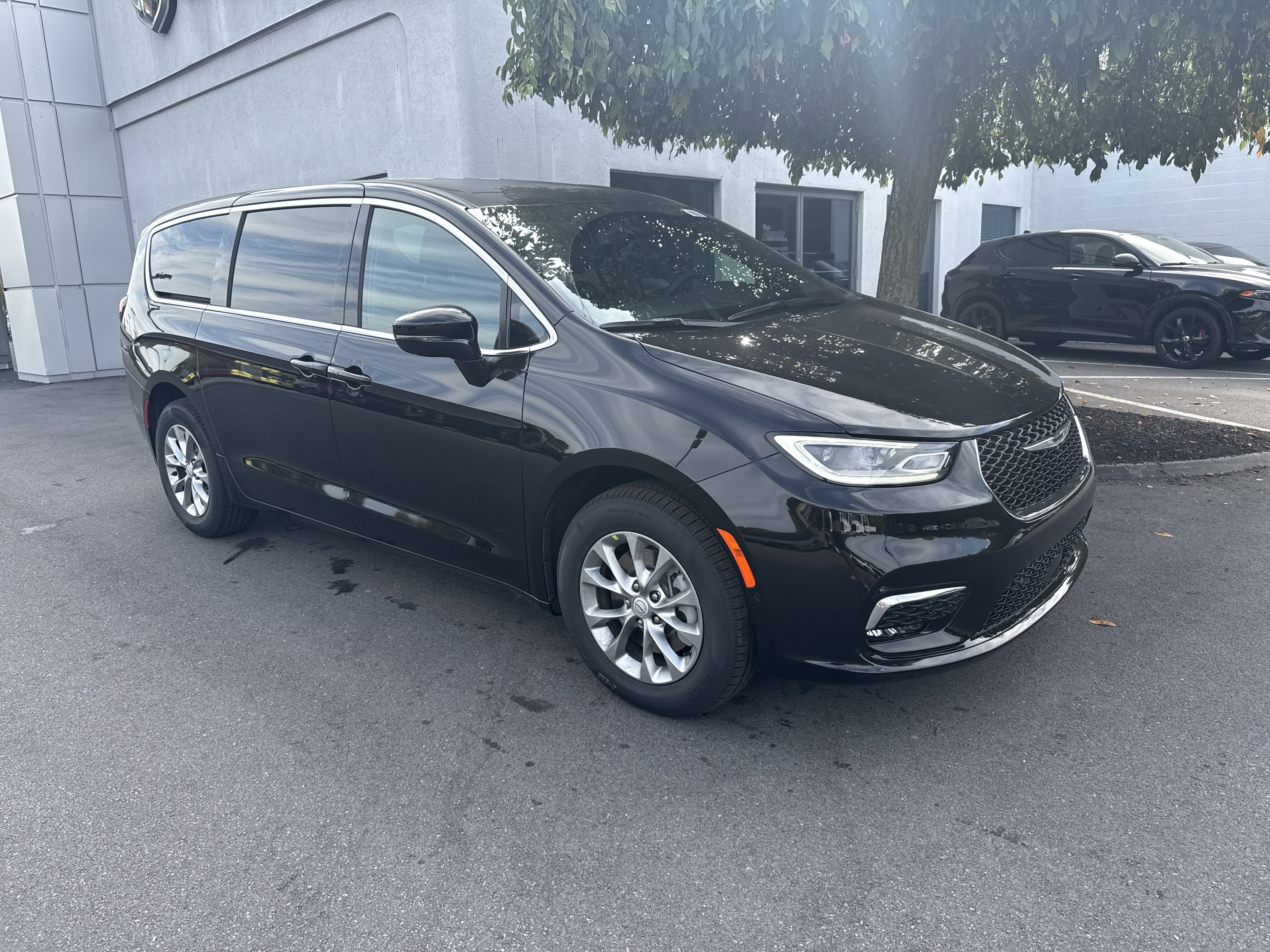 New 2026 Chrysler Pacifica Select