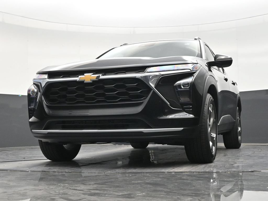 Used 2025 Chevrolet Trax LT w/ Driver Confidence Package FWD image 27