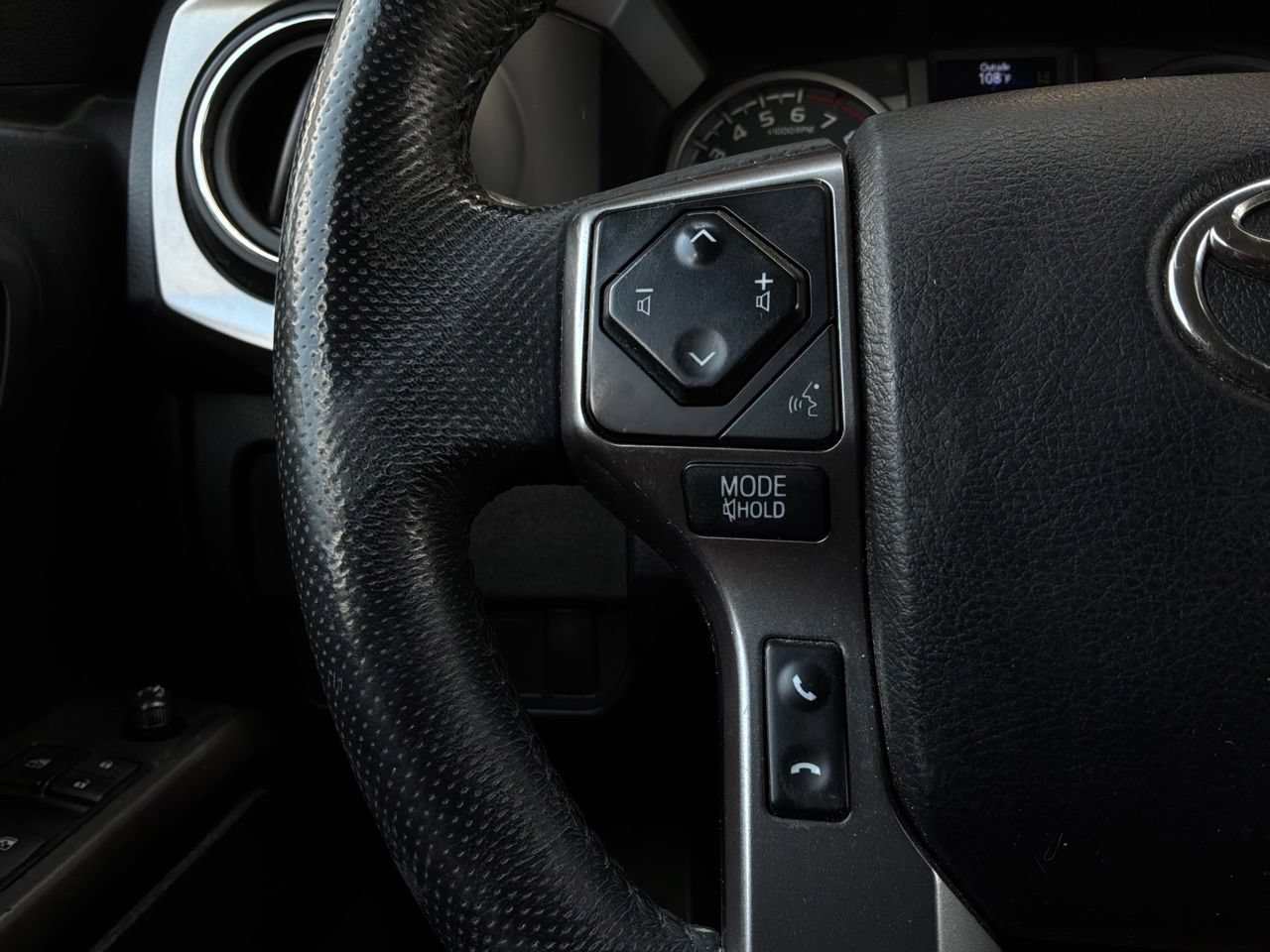 Used 2021 Toyota Tacoma SR5 AWD/4WD image 36
