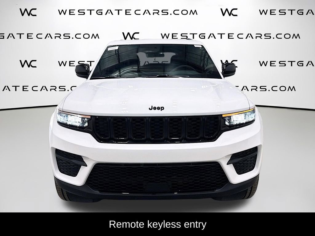 New 2025 Jeep Grand Cherokee Altitude image 4