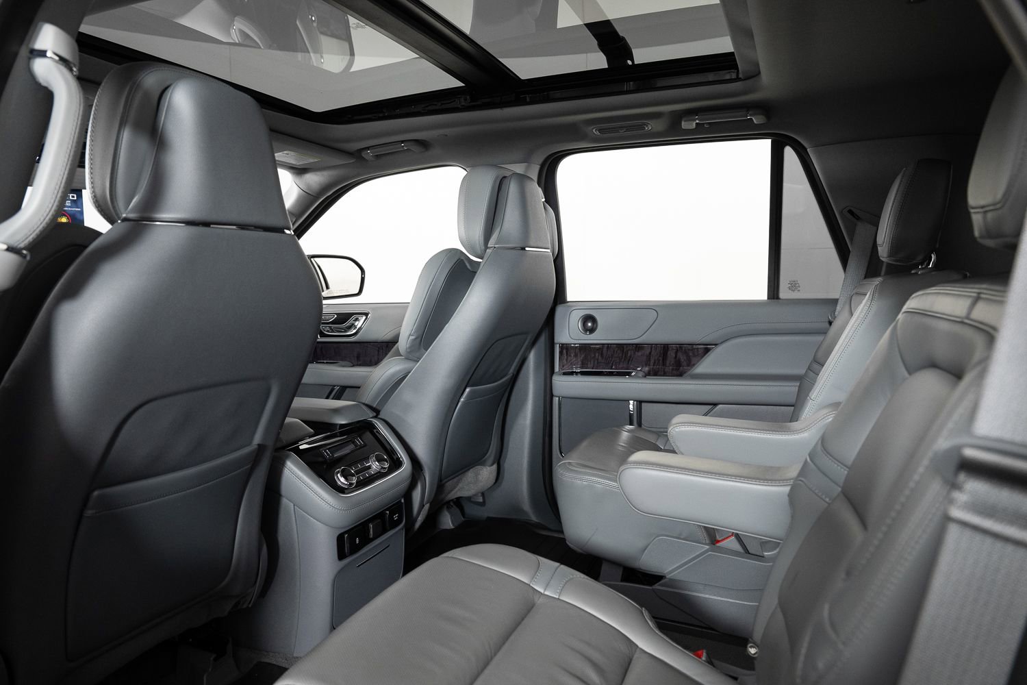 Used 2021 Lincoln Navigator Reserve w/ Cargo Convenience Package image 17