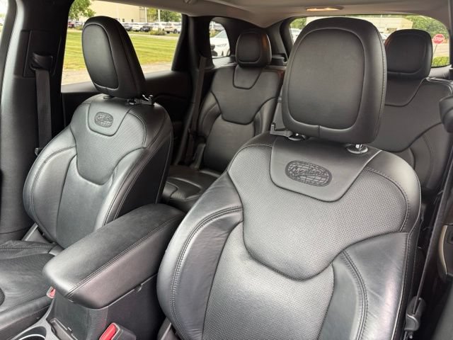Used 2016 Jeep Cherokee Overland AWD/4WD image 19
