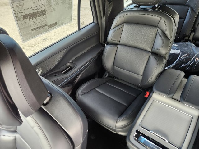 New 2026 Lincoln Navigator L Reserve w/ Jet Appearance Package AWD/4WD image 13
