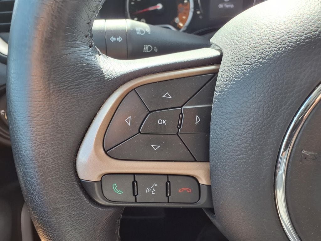 Used 2015 Jeep Renegade Latitude FWD image 16