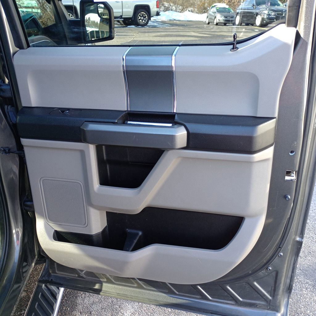 Used 2017 Ford F150 XLT w/ Equipment Group 302A Luxury AWD/4WD image 19