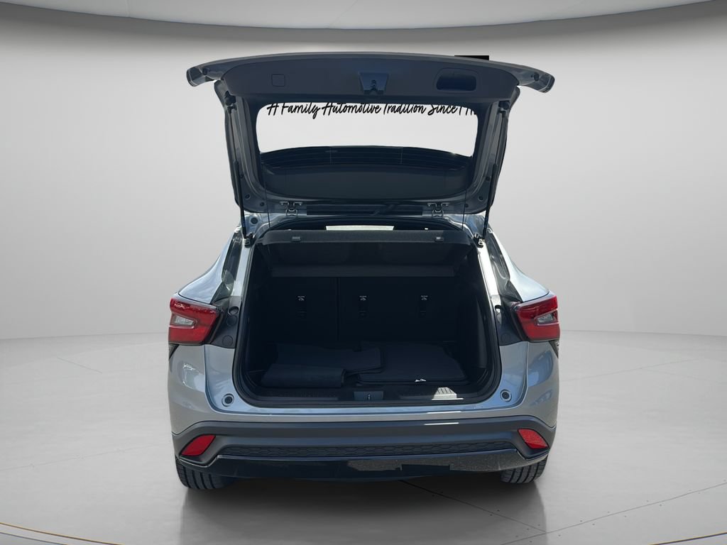 Used 2024 Chevrolet Trax RS w/ Sunroof Package FWD image 19