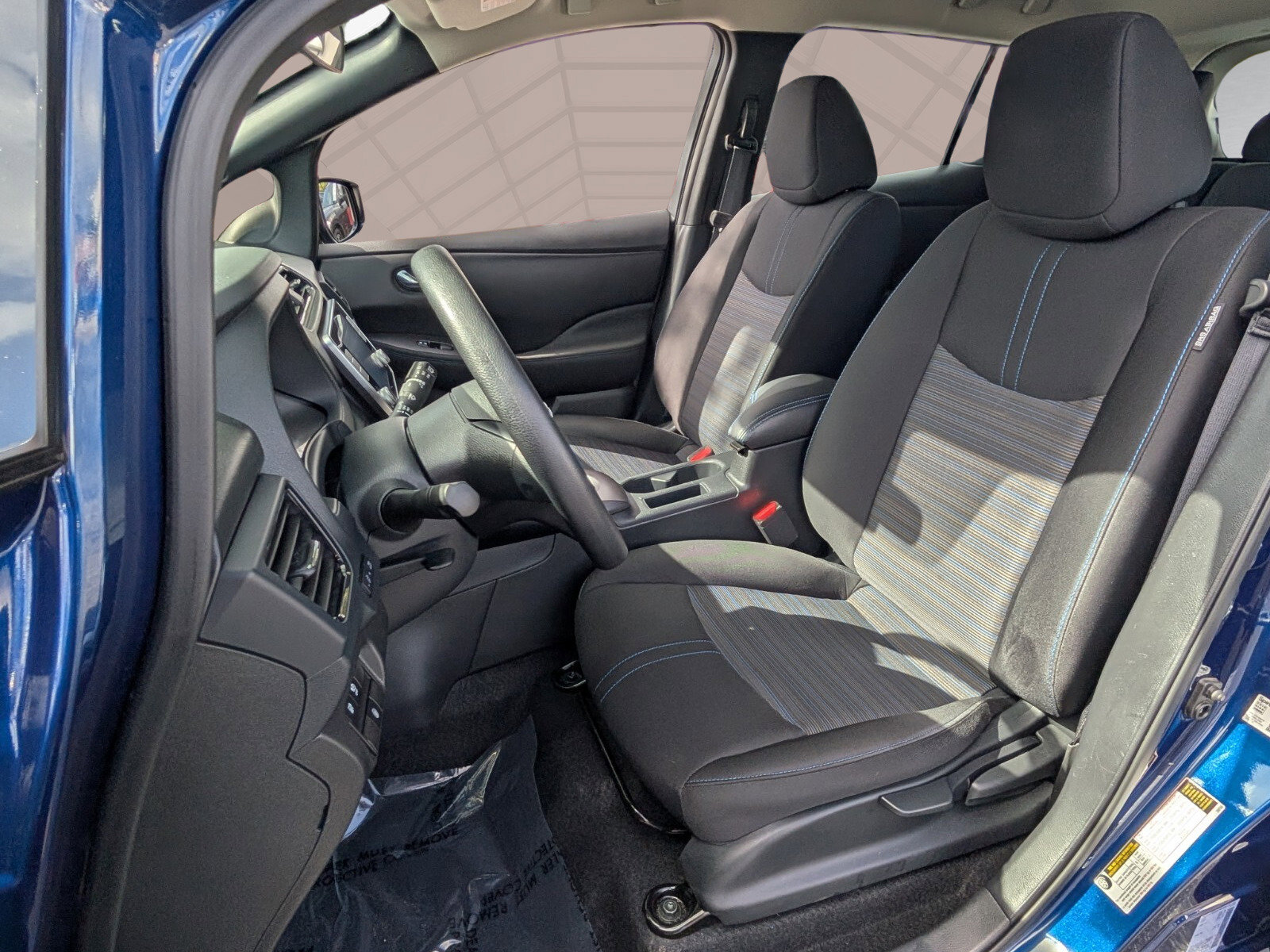 Certified 2025 Nissan Leaf S image 4