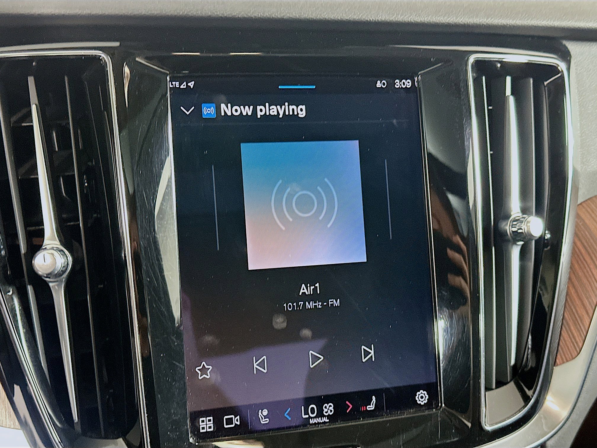 Used 2024 Volvo S60 B5 Plus image 21