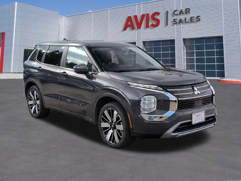 Used 2025 Mitsubishi Outlander SE AWD/4WD image 3
