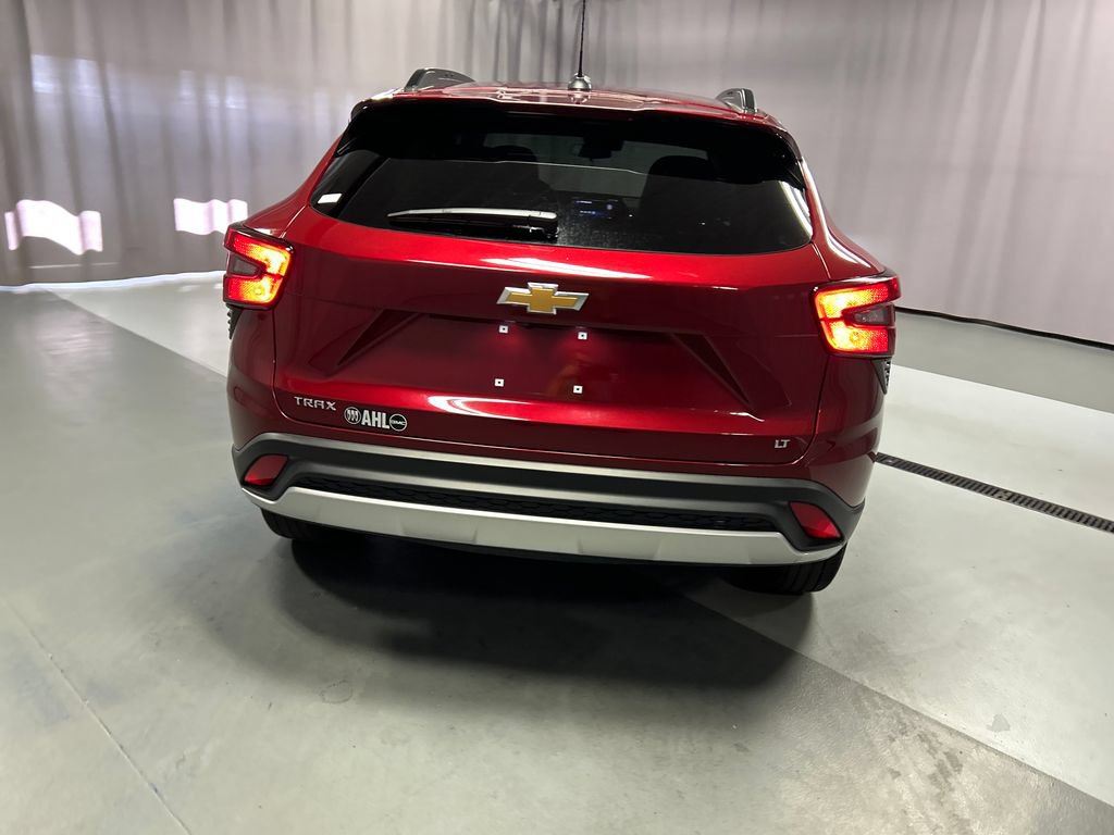 Used 2025 Chevrolet Trax LT w/ LT Convenience Package FWD image 6