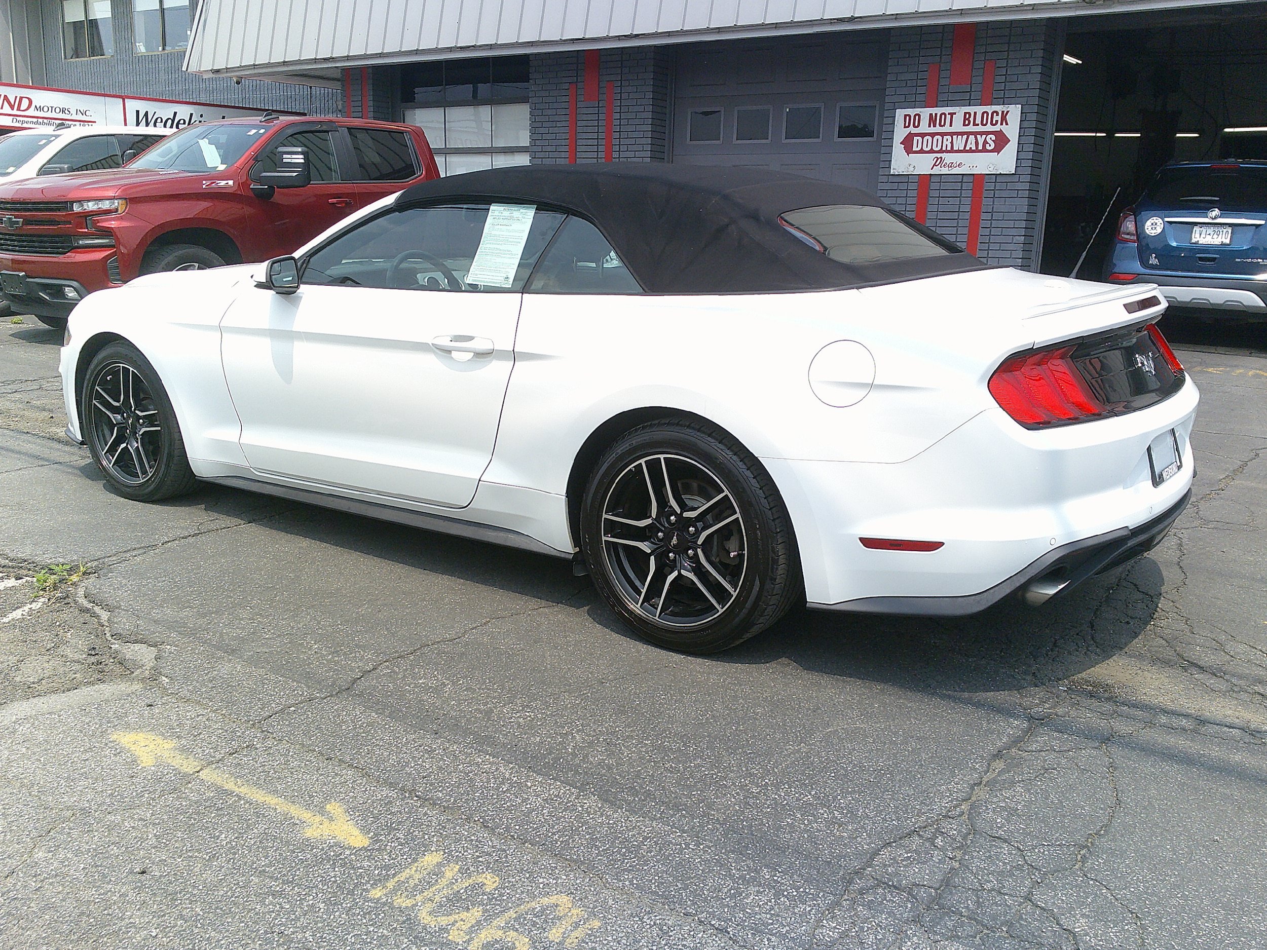 Used 2019 Ford Mustang Premium RWD image 17