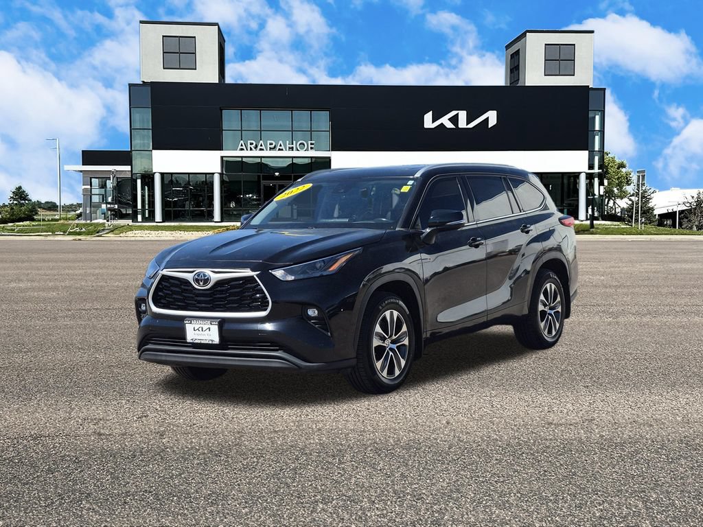 Used 2022 Toyota Highlander XLE AWD/4WD image 4