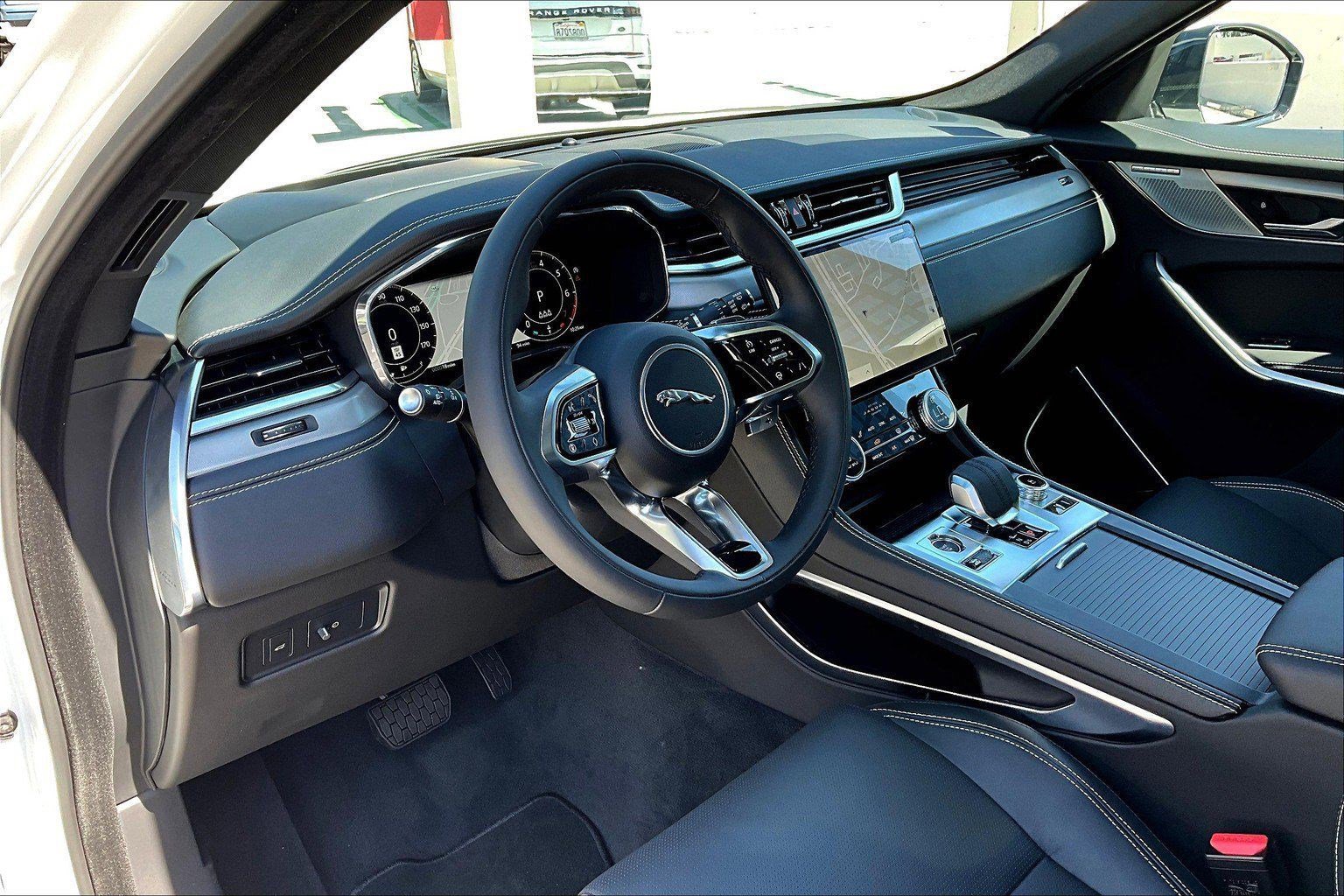 New 2026 Jaguar F-PACE R-Dynamic S image 4