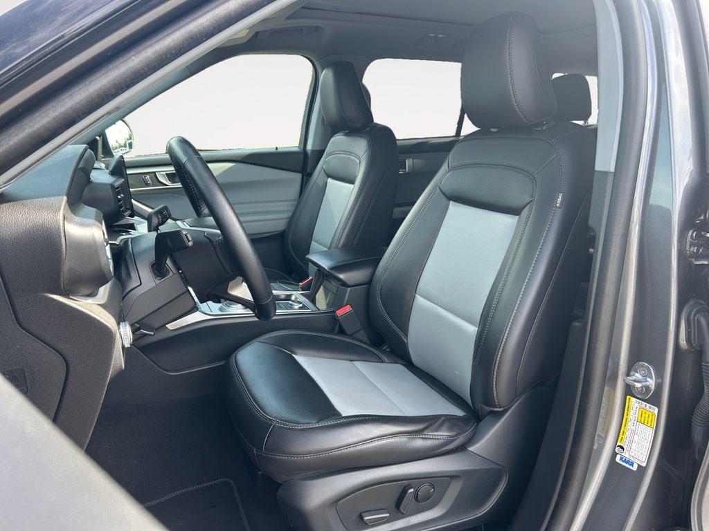 Used 2023 Ford Explorer XLT w/ Equipment Group 202A AWD/4WD image 6