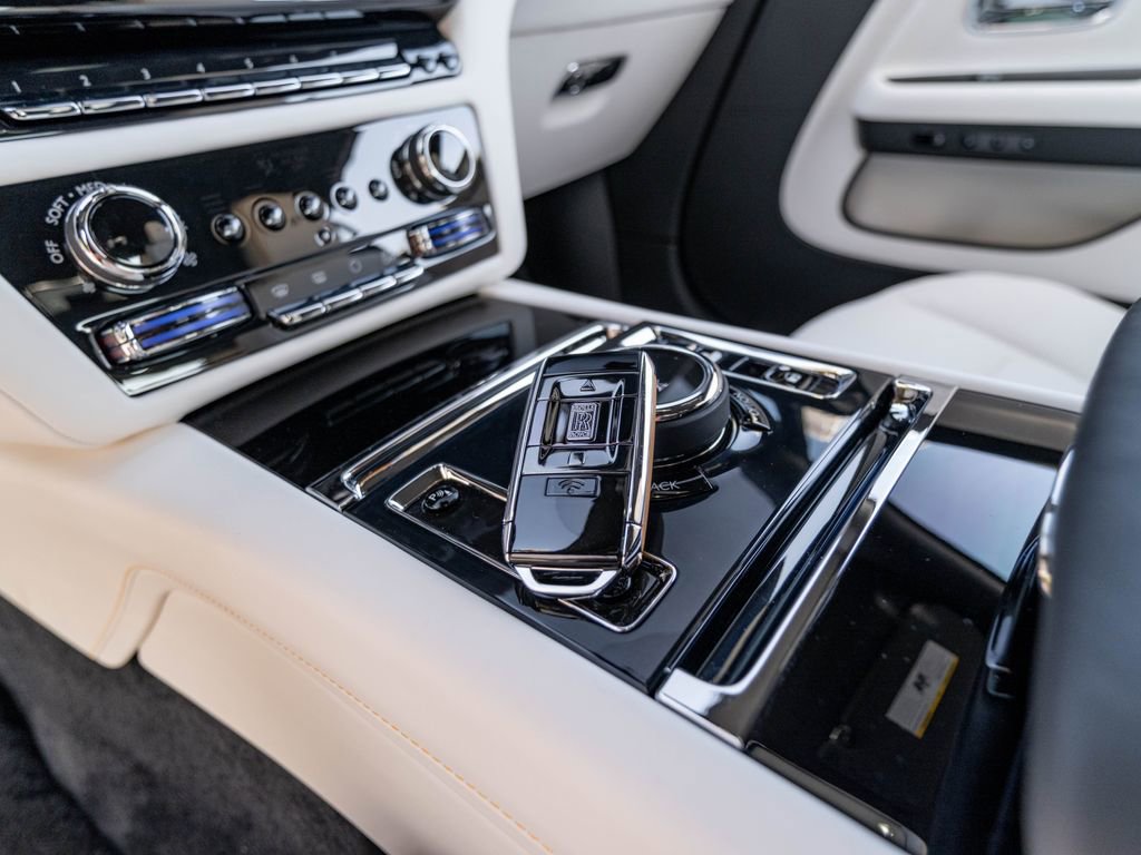 Used 2025 Rolls-Royce Spectre w/ Spectre Launch Package AWD/4WD image 36