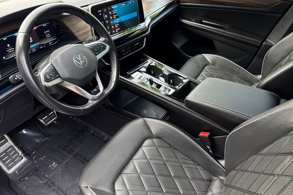 Used 2024 Volkswagen Atlas SEL Premium R-Line image 3