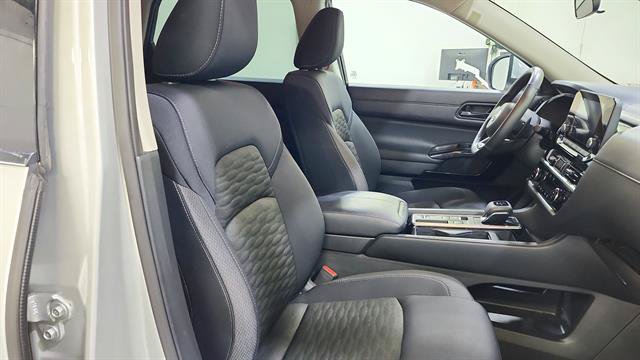 Certified 2025 Nissan Pathfinder SV FWD image 26
