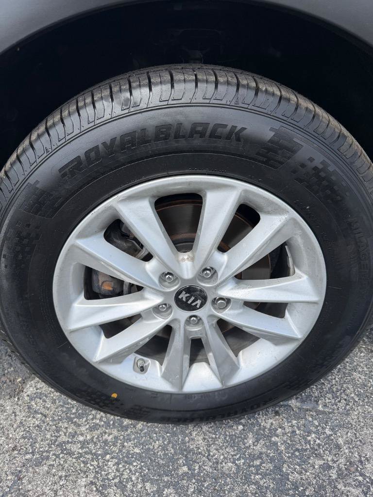 Used 2020 Kia Sorento LX FWD image 37
