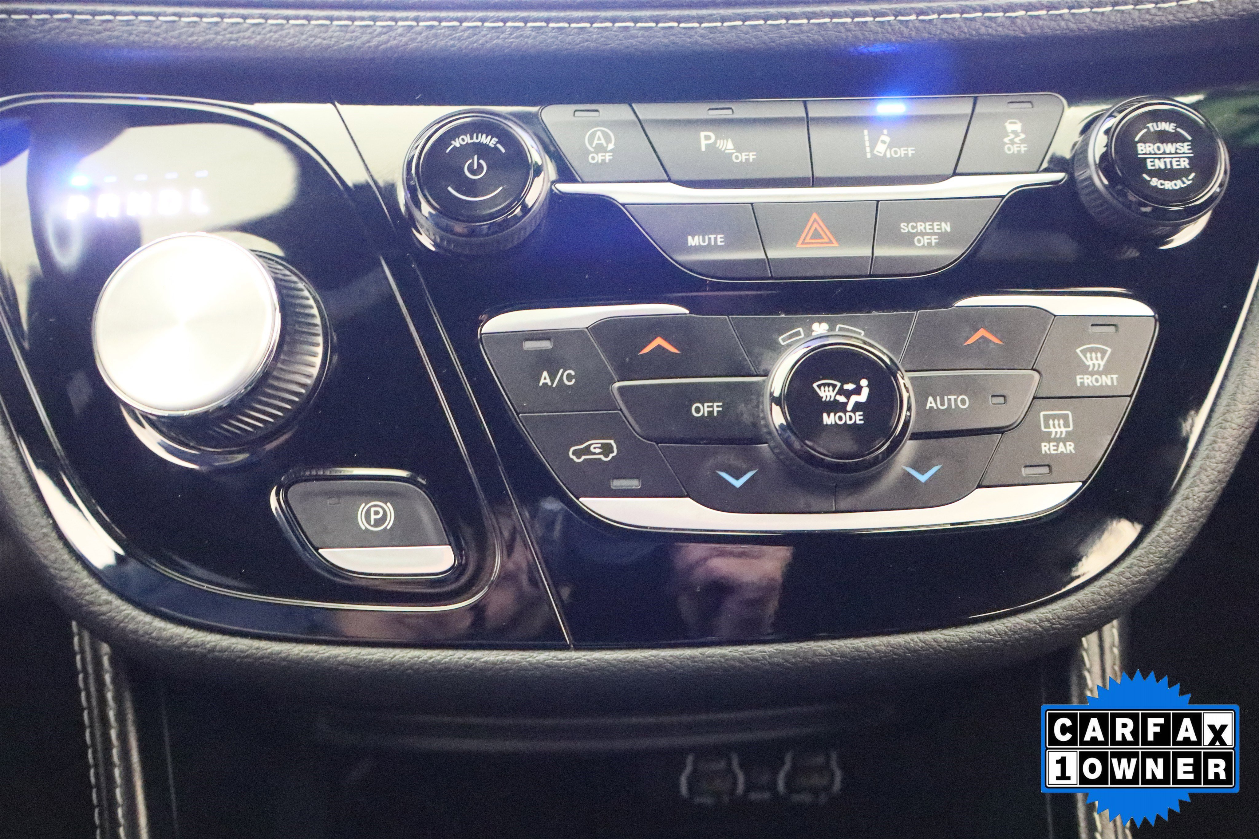 Used 2025 Chrysler Pacifica Limited image 27