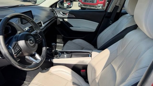 Used 2018 MAZDA MAZDA3 Grand Touring w/ Premium Equipment Package FWD image 19