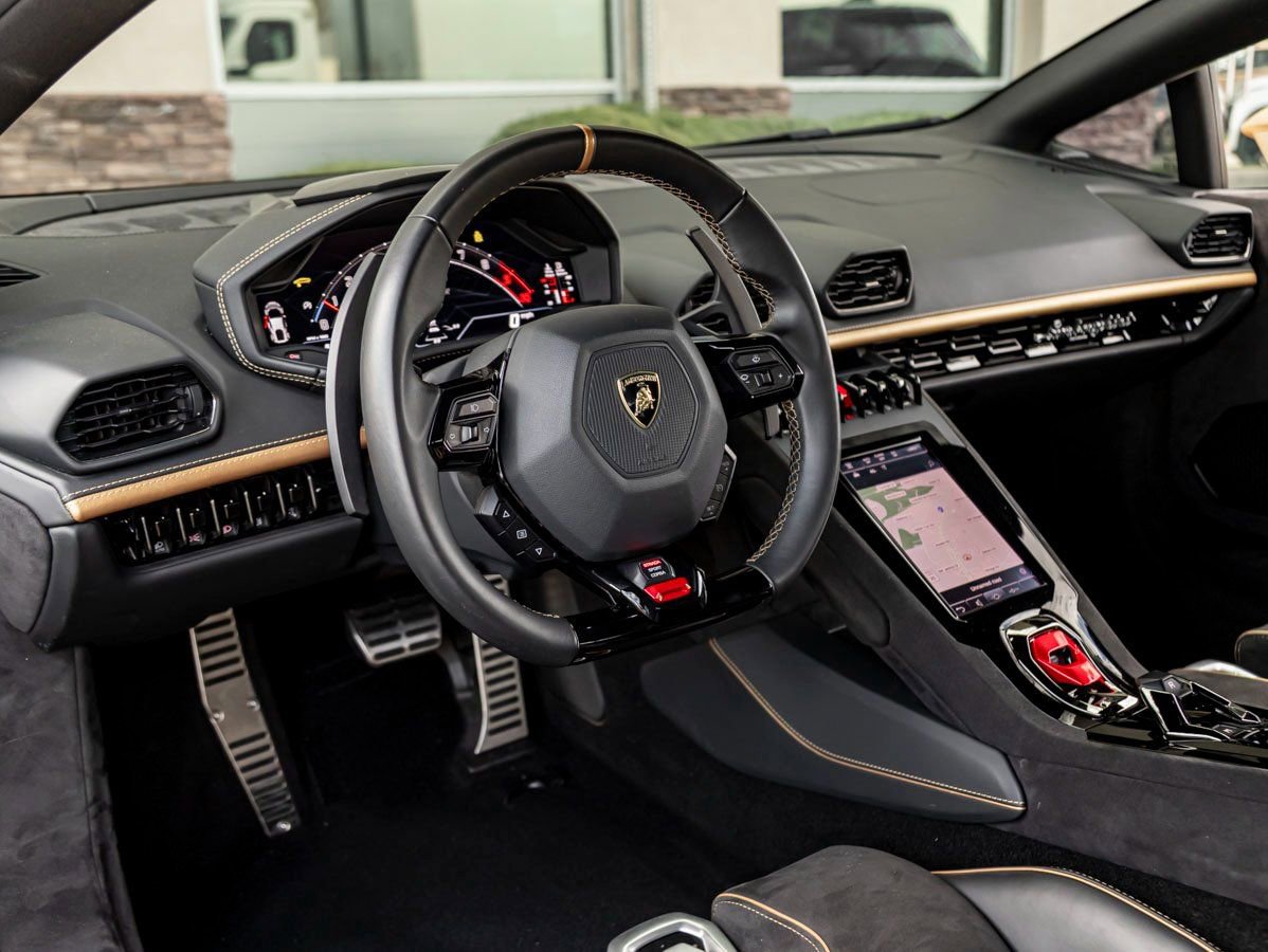 Used 2023 Lamborghini Huracan Tecnica image 15