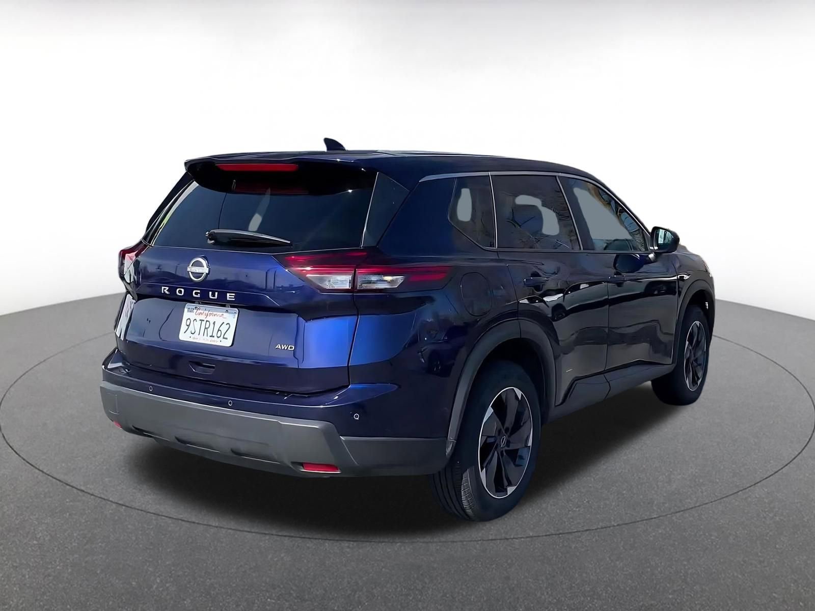 Used 2025 Nissan Rogue SV image 14