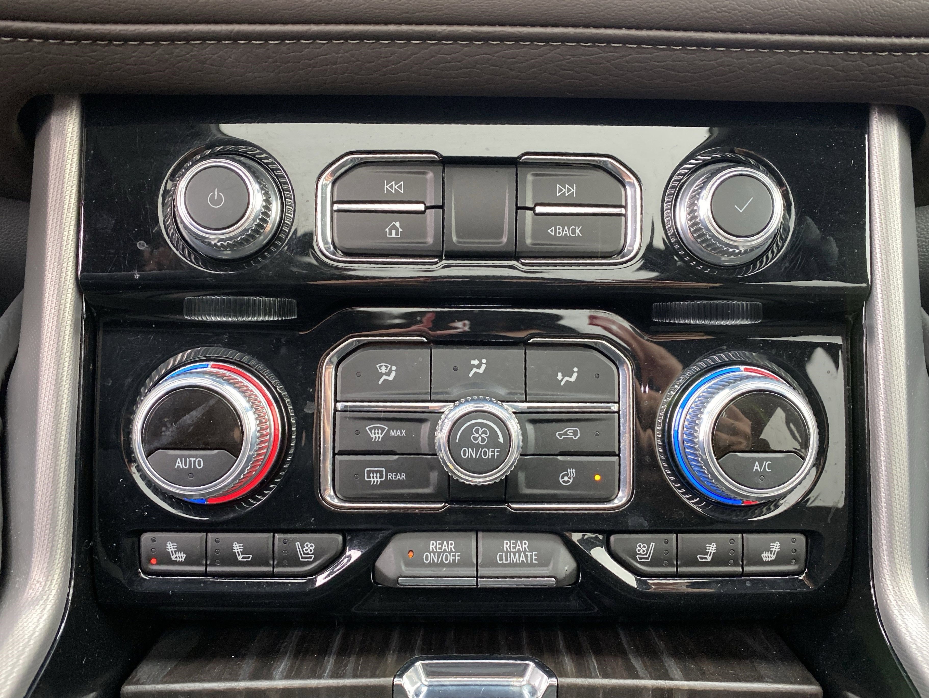 Used 2024 GMC Yukon Denali w/ Denali Reserve Package image 40