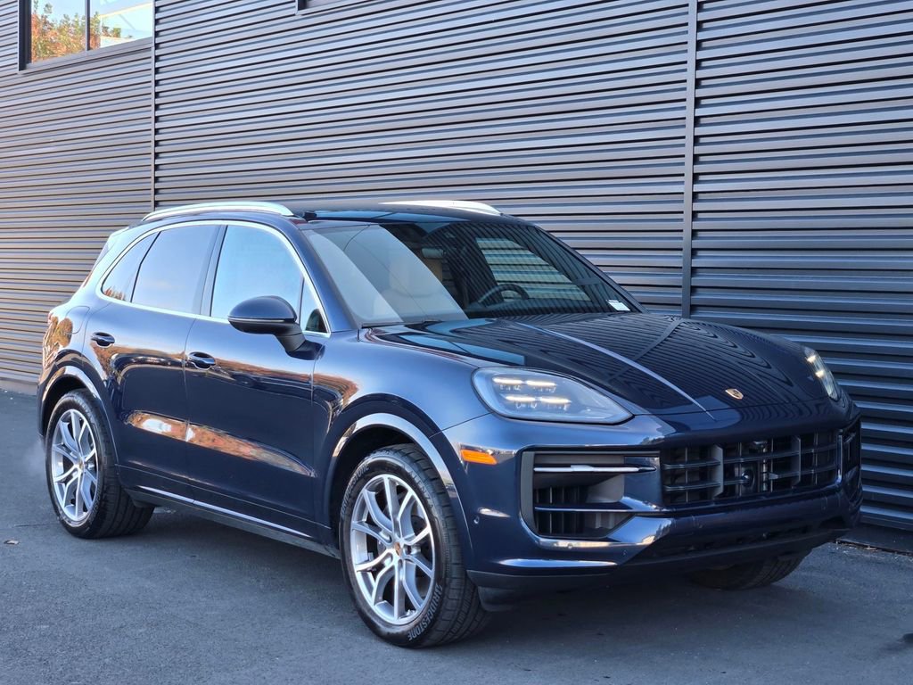 Certified 2025 Porsche Cayenne image 9