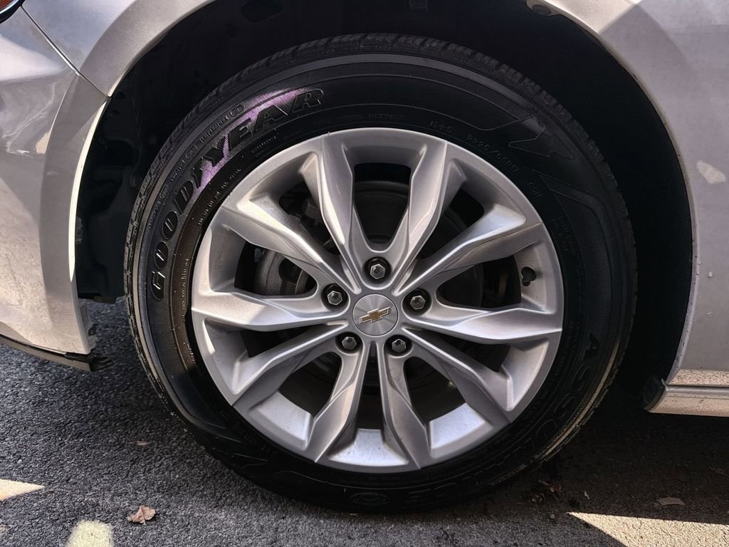 Used 2025 Chevrolet Malibu LT image 12