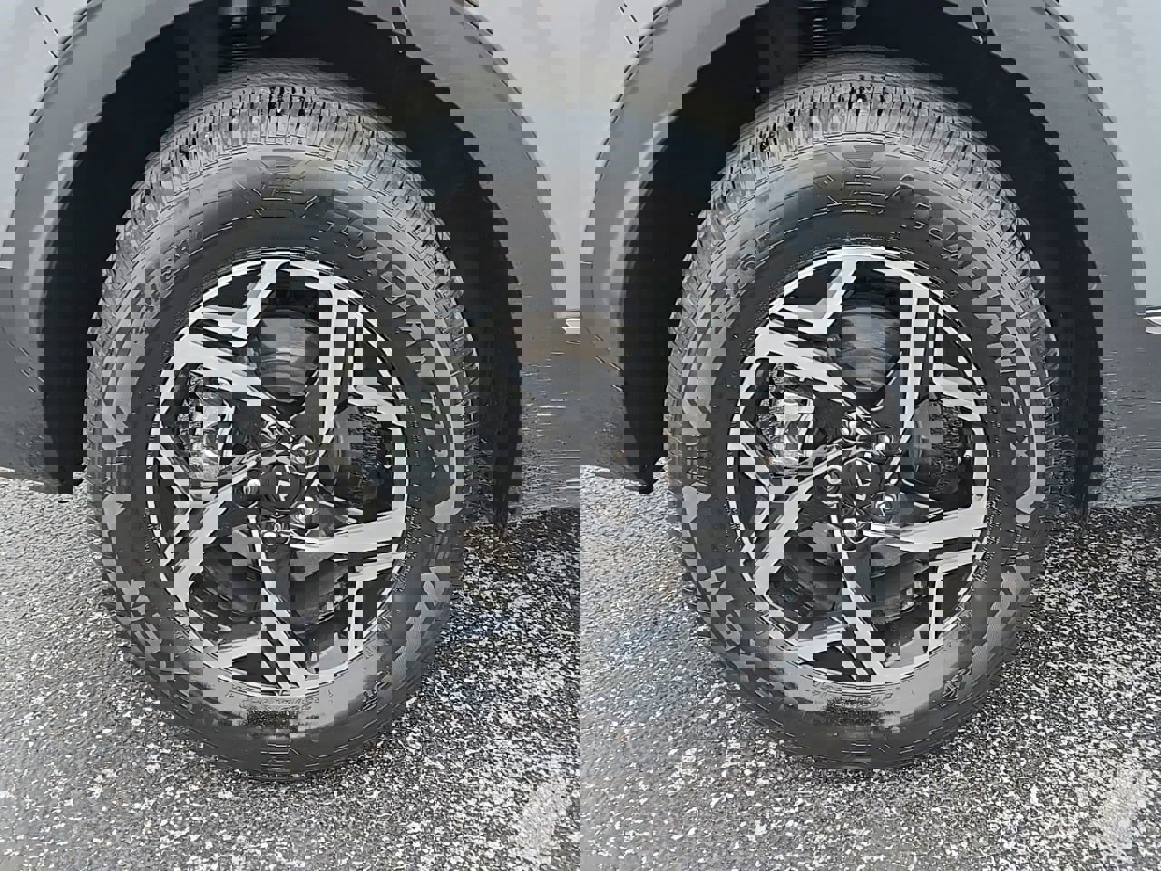 Used 2024 Kia Sportage LX image 8