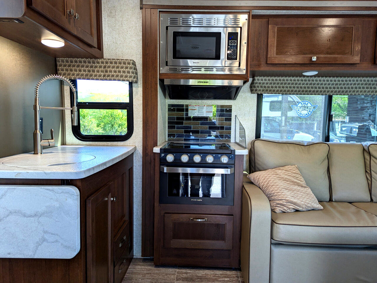 Used 2019 Chevrolet Express 4500 w/ RV Package RWD image 49