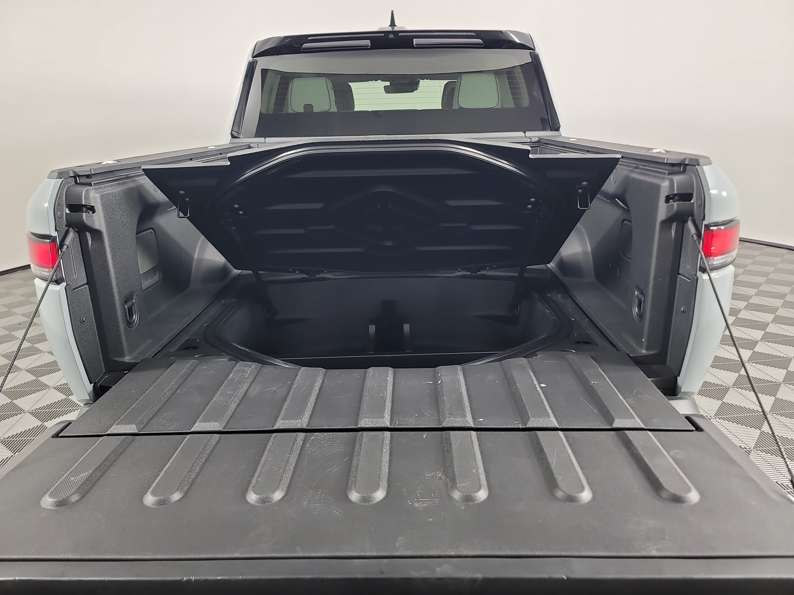 Used 2022 Rivian R1T Adventure AWD/4WD image 15