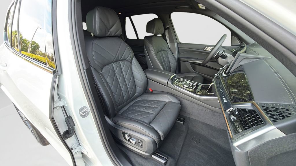 New 2026 BMW X5 xDrive50e w/ M Sport Package AWD/4WD image 22