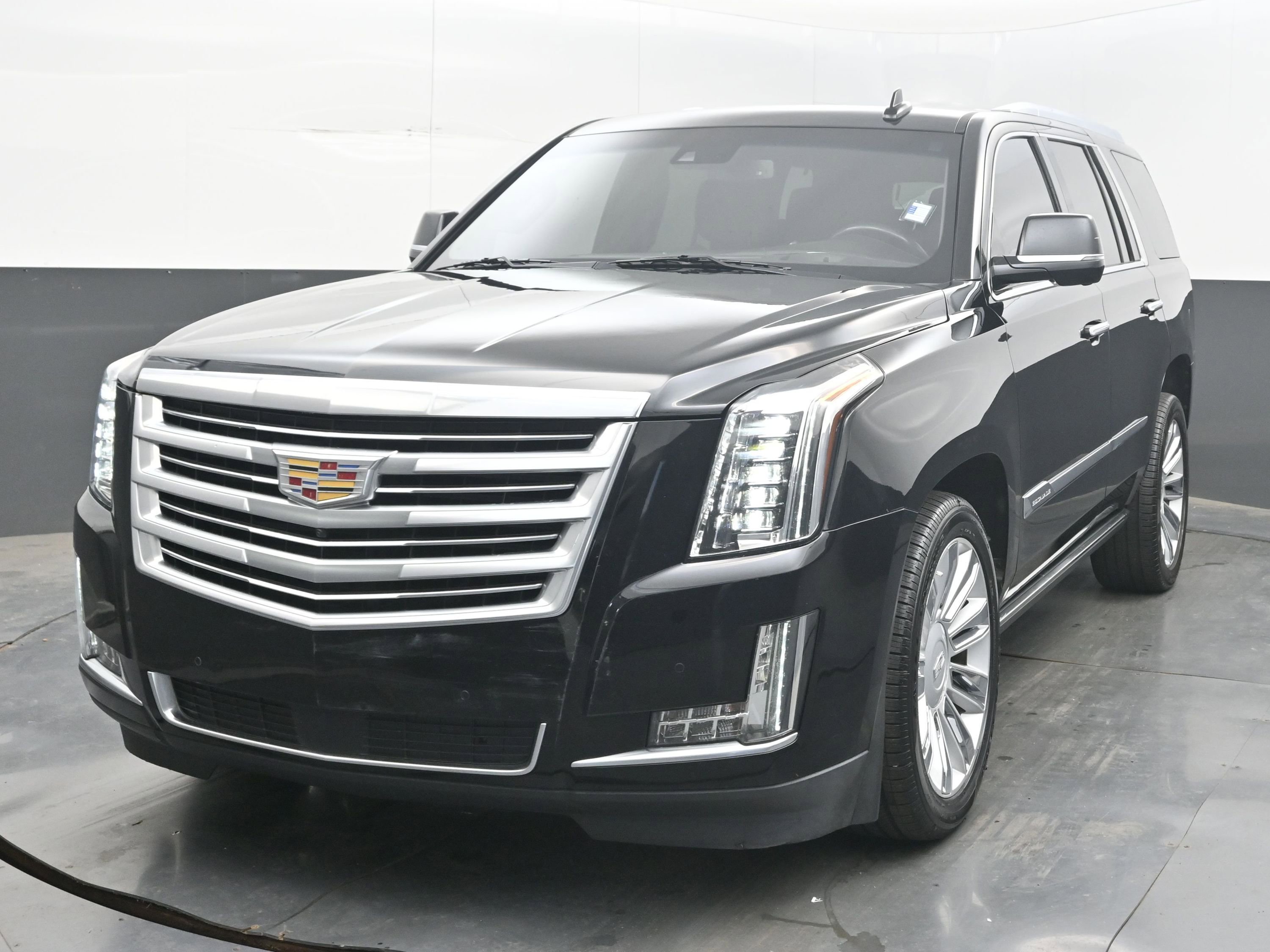 Used 2016 Cadillac Escalade Platinum AWD/4WD image 4