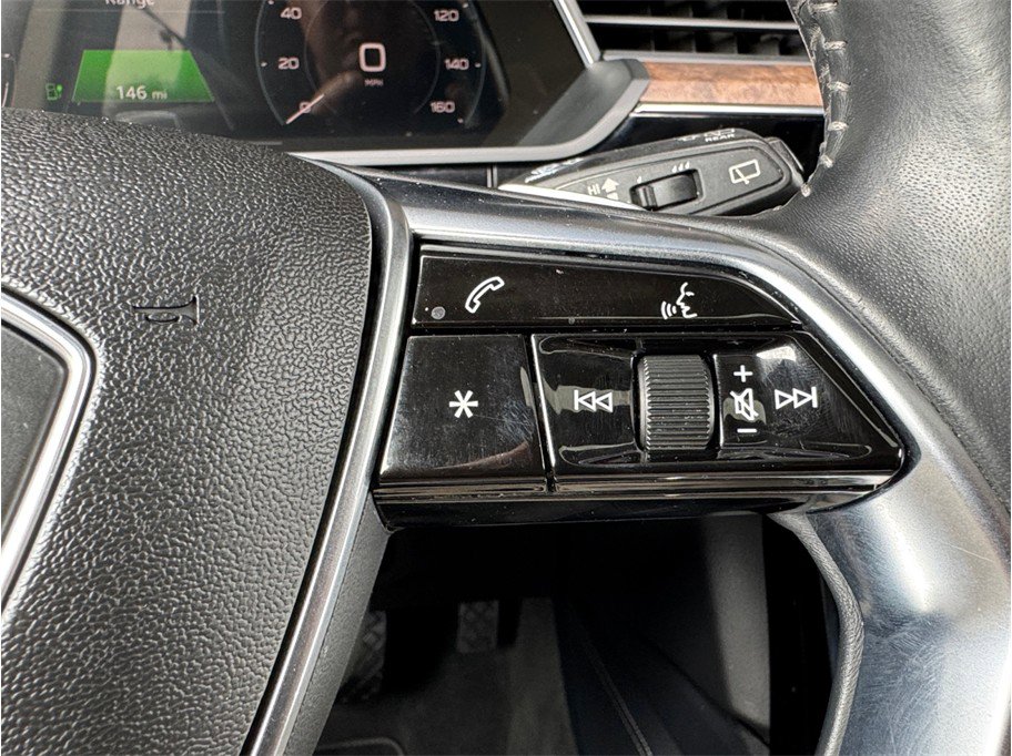 Used 2019 Audi e-tron Prestige w/ Prestige Package AWD/4WD image 15