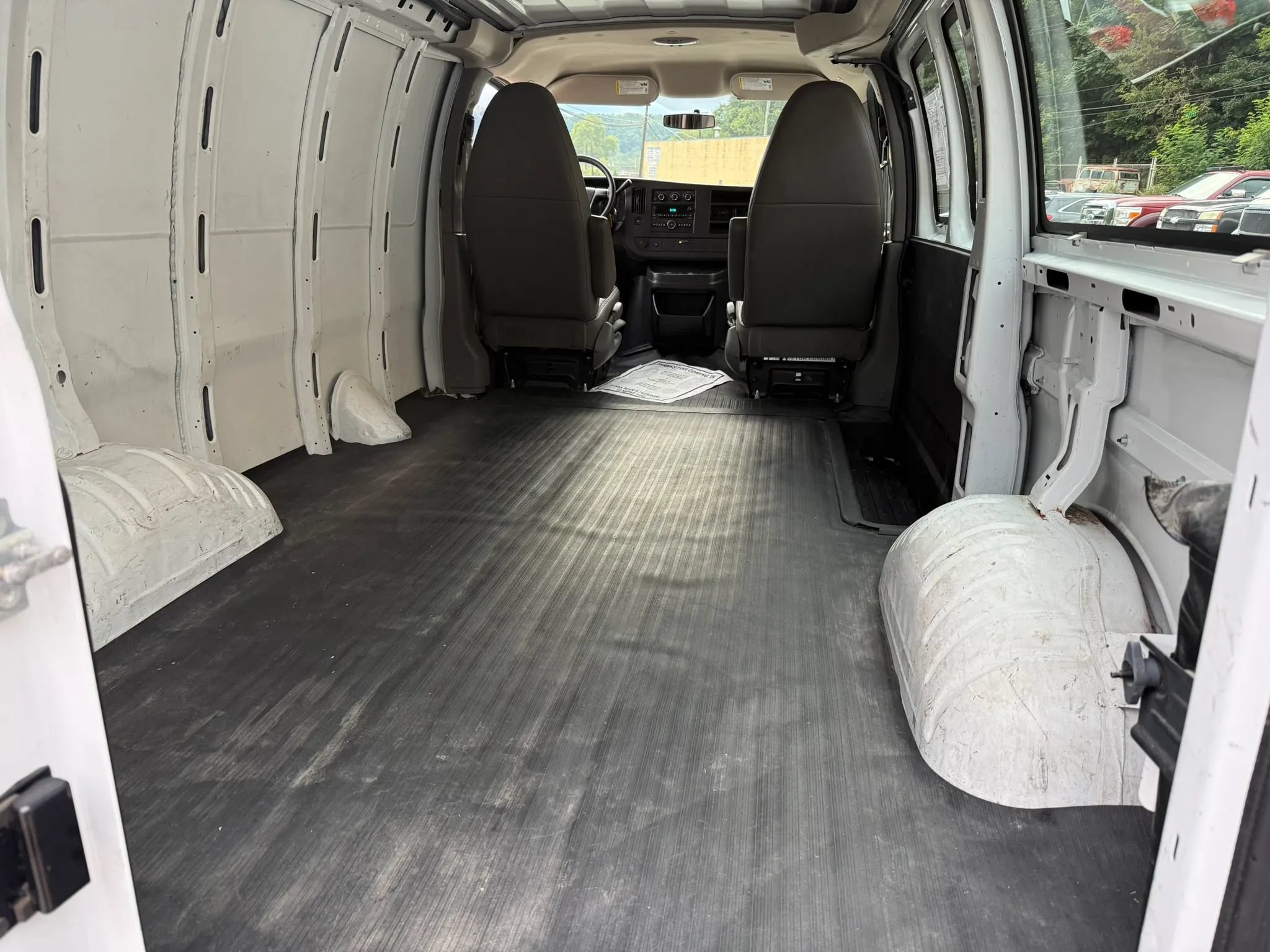Used 2012 Chevrolet Express 1500 AWD image 13