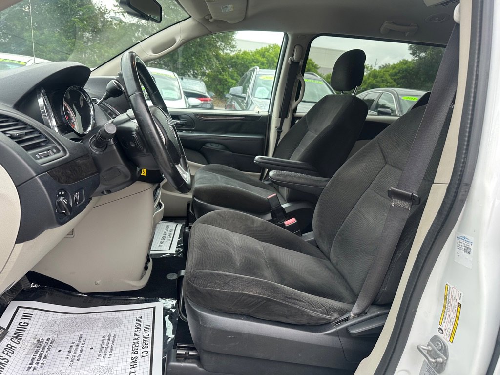 Used 2017 Dodge Grand Caravan SE w/ UConnect Hands-Free Group FWD image 10