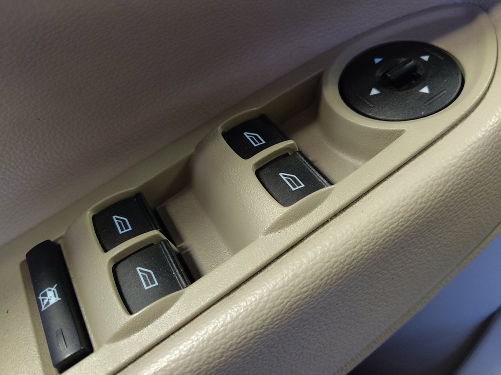 Used 2017 Ford Escape SE image 27