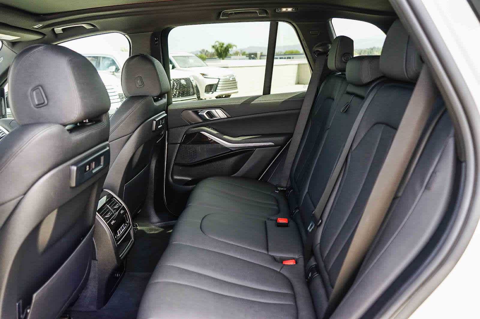 Used 2021 BMW X5 xDrive40i w/ Premium Package 2 AWD/4WD image 17
