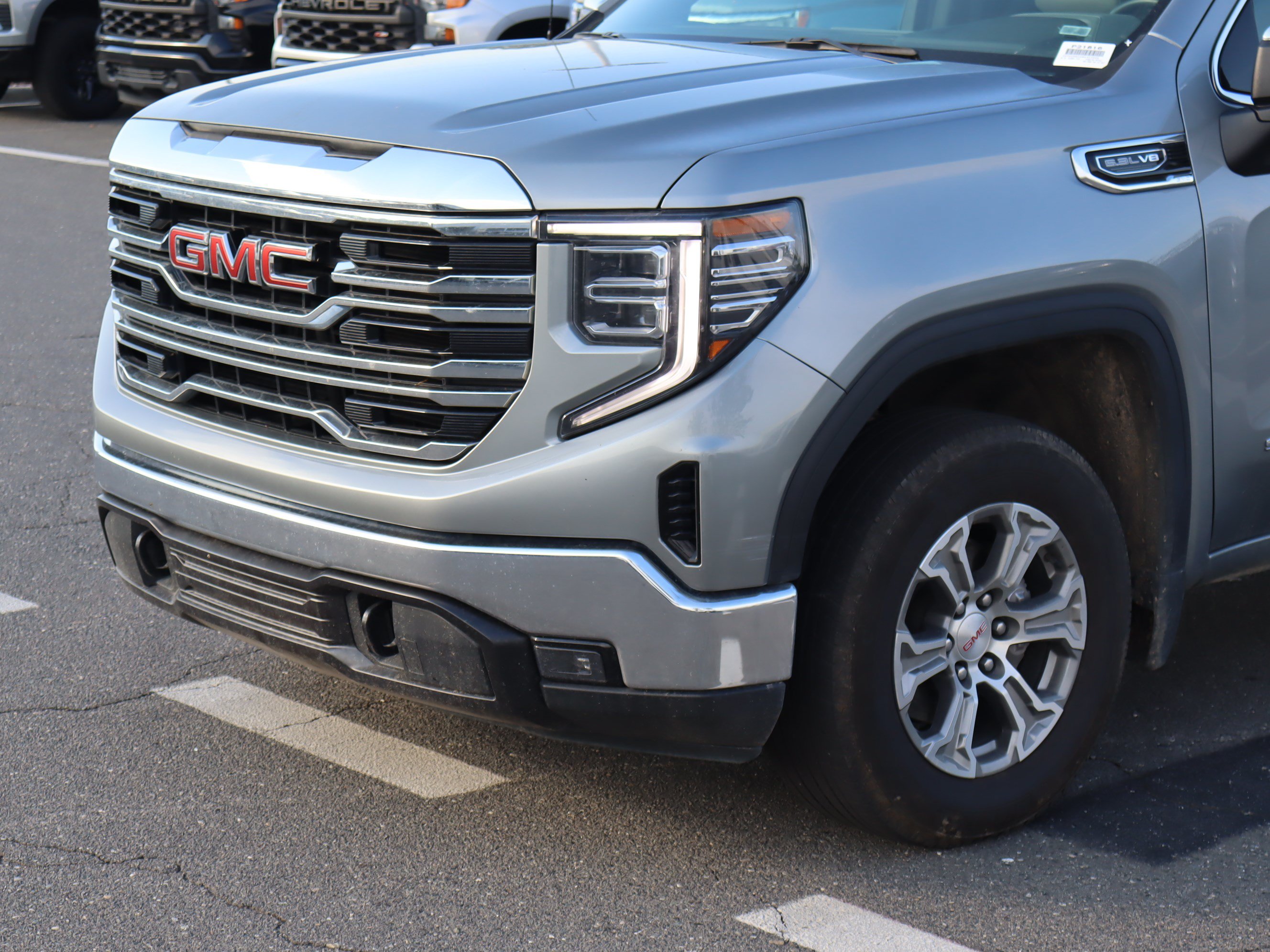 Used 2025 GMC Sierra 1500 SLT AWD/4WD image 17