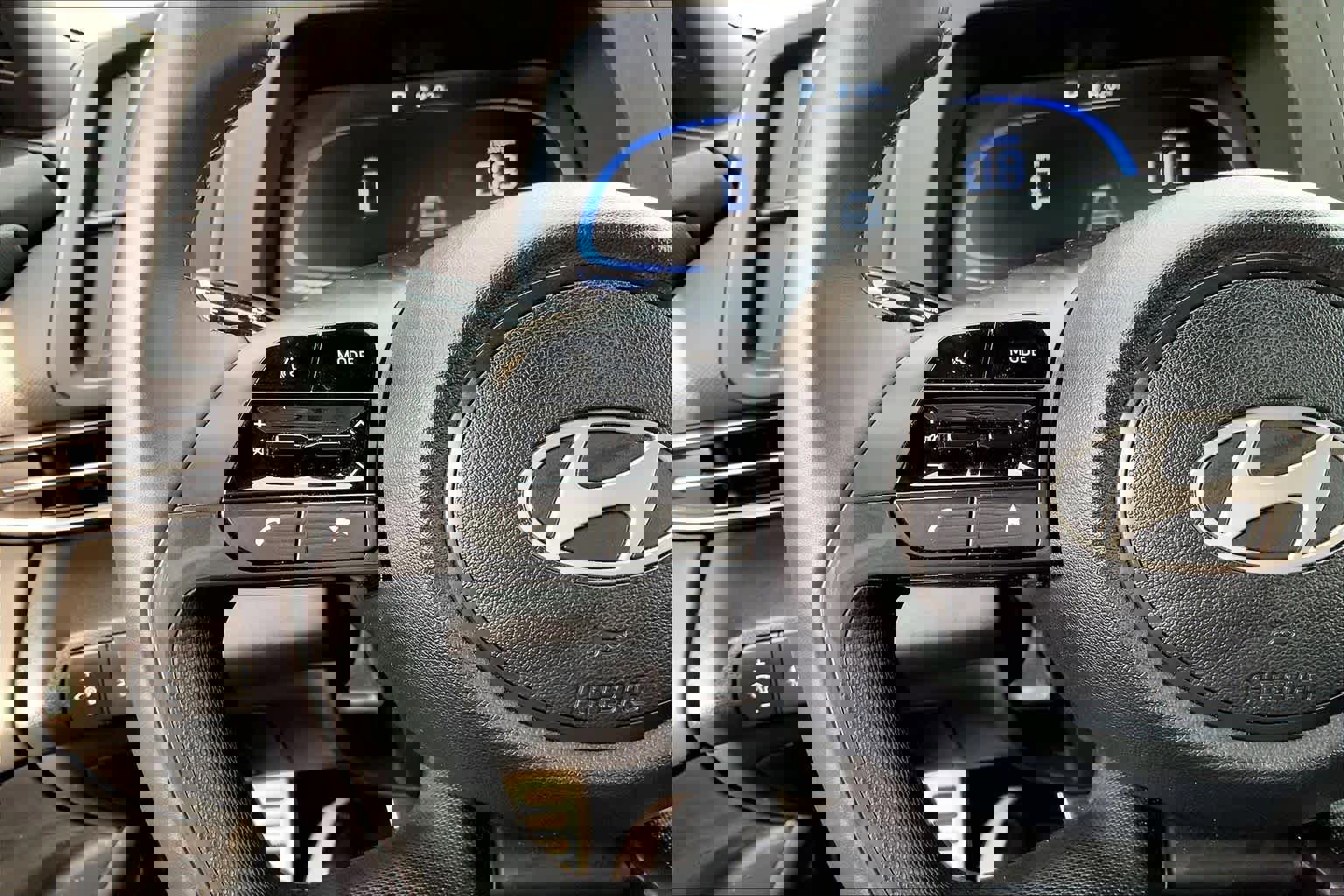 Used 2025 Hyundai Elantra Sport image 23