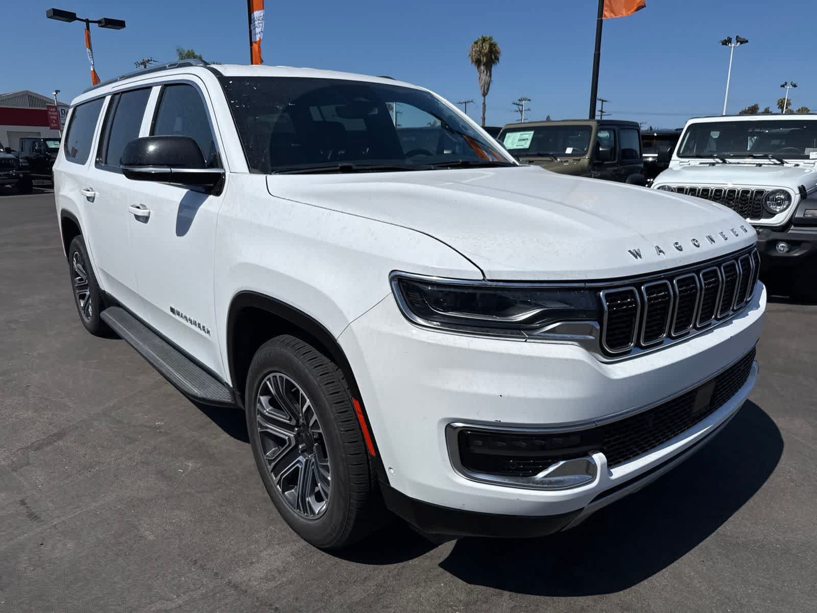 Used 2024 Jeep Wagoneer L Series II RWD image 9