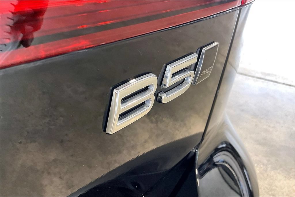 Certified 2025 Volvo V60 B5 Cross Country Plus AWD/4WD image 25